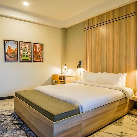 Roomy Crossroads Hotel, เปชาวาร์ ภายนอก รูปภาพ