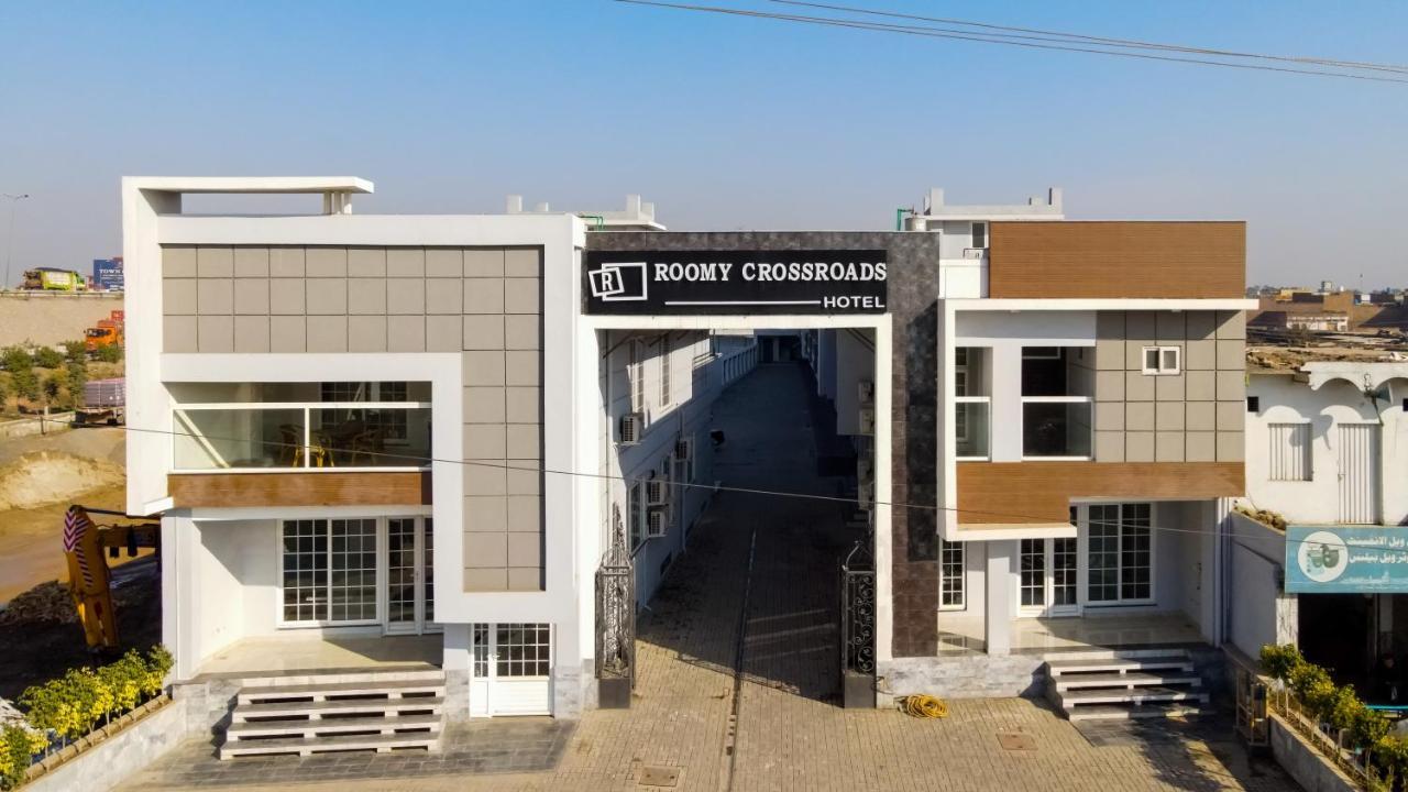 Roomy Crossroads Hotel, เปชาวาร์ ภายนอก รูปภาพ