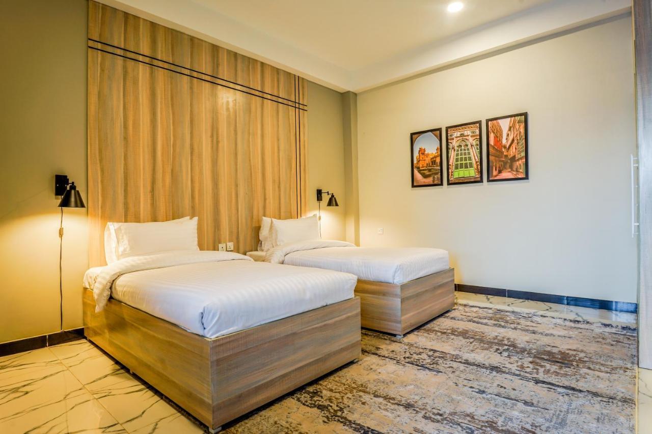 Roomy Crossroads Hotel, เปชาวาร์ ภายนอก รูปภาพ