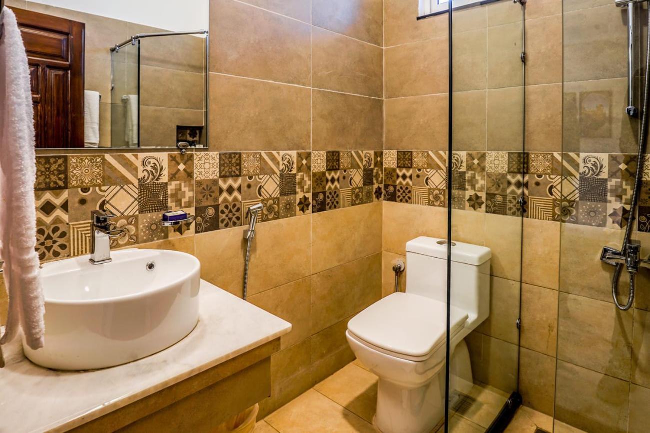 Roomy Crossroads Hotel, เปชาวาร์ ภายนอก รูปภาพ