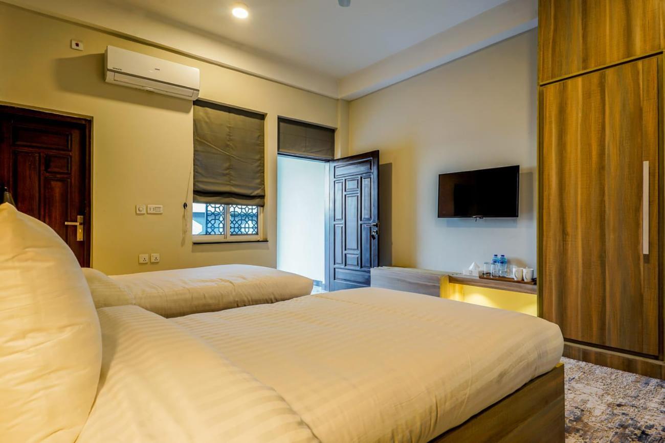 Roomy Crossroads Hotel, เปชาวาร์ ภายนอก รูปภาพ