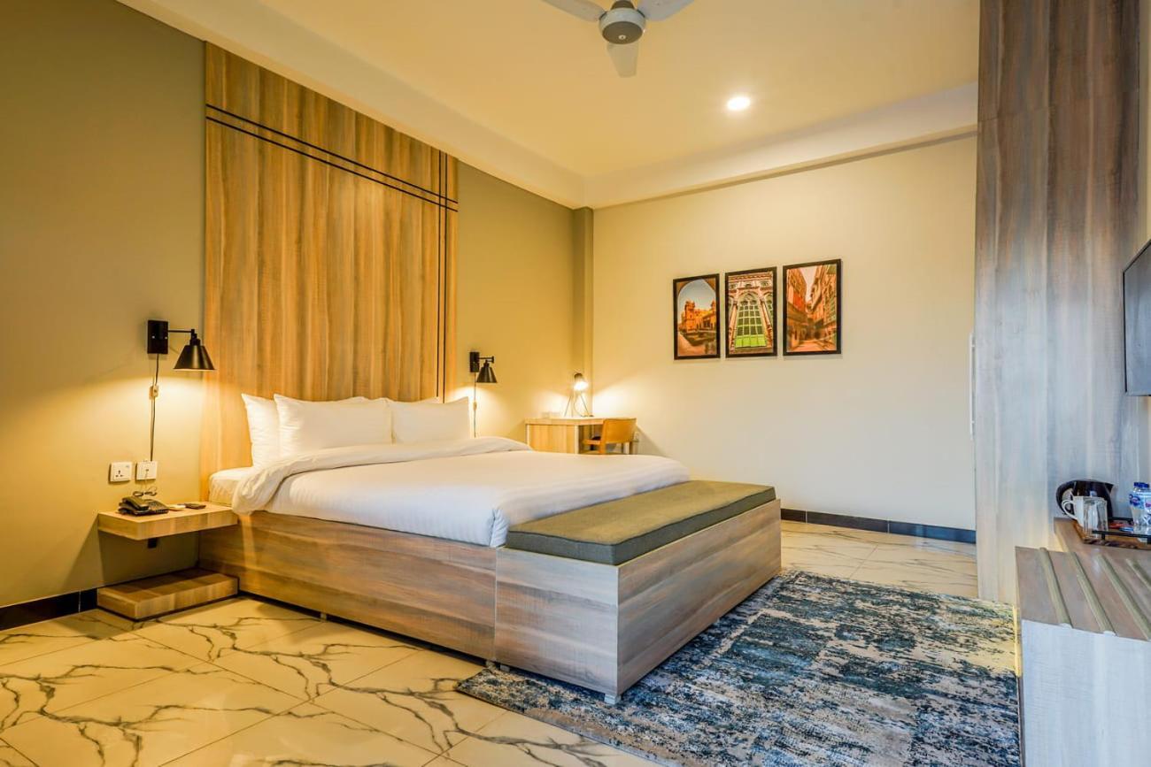 Roomy Crossroads Hotel, เปชาวาร์ ภายนอก รูปภาพ