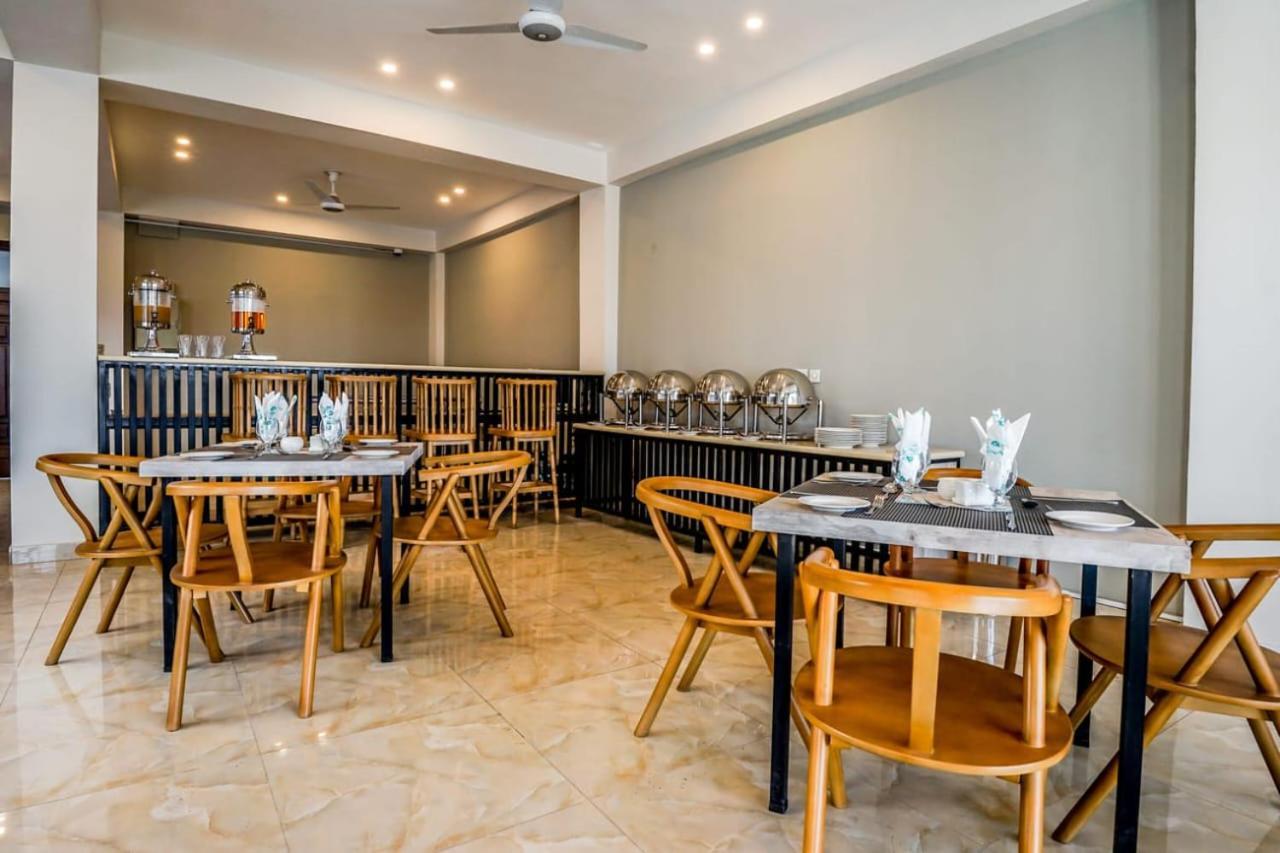 Roomy Crossroads Hotel, เปชาวาร์ ภายนอก รูปภาพ