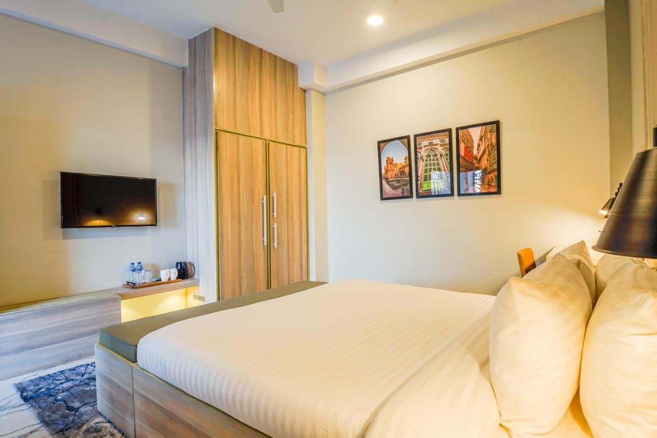 Roomy Crossroads Hotel, เปชาวาร์ ภายนอก รูปภาพ